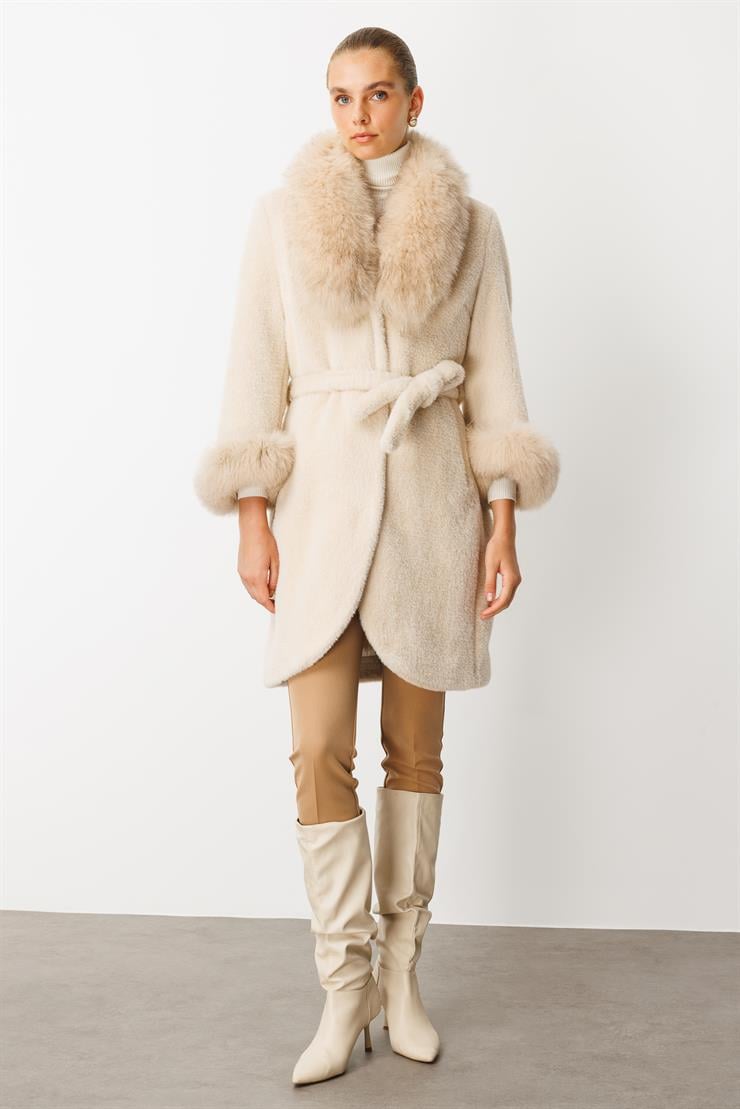 Modailgi  Yakası ve Kol Manşeti Orijinal Kürklü Beli Kuşaklı Alcantara Kaban Bej