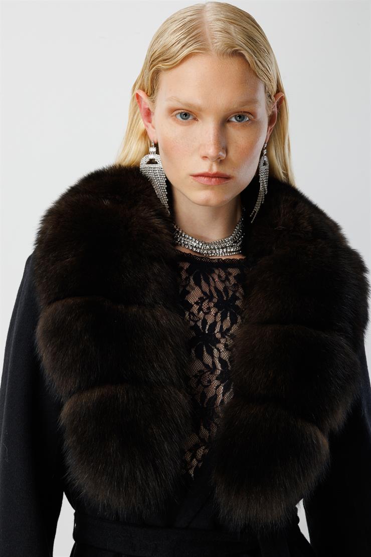 Modailgi  Yakası ve Kol Manşeti Kürklü Belden Kuşaklı Alpaca Kaban Siyah