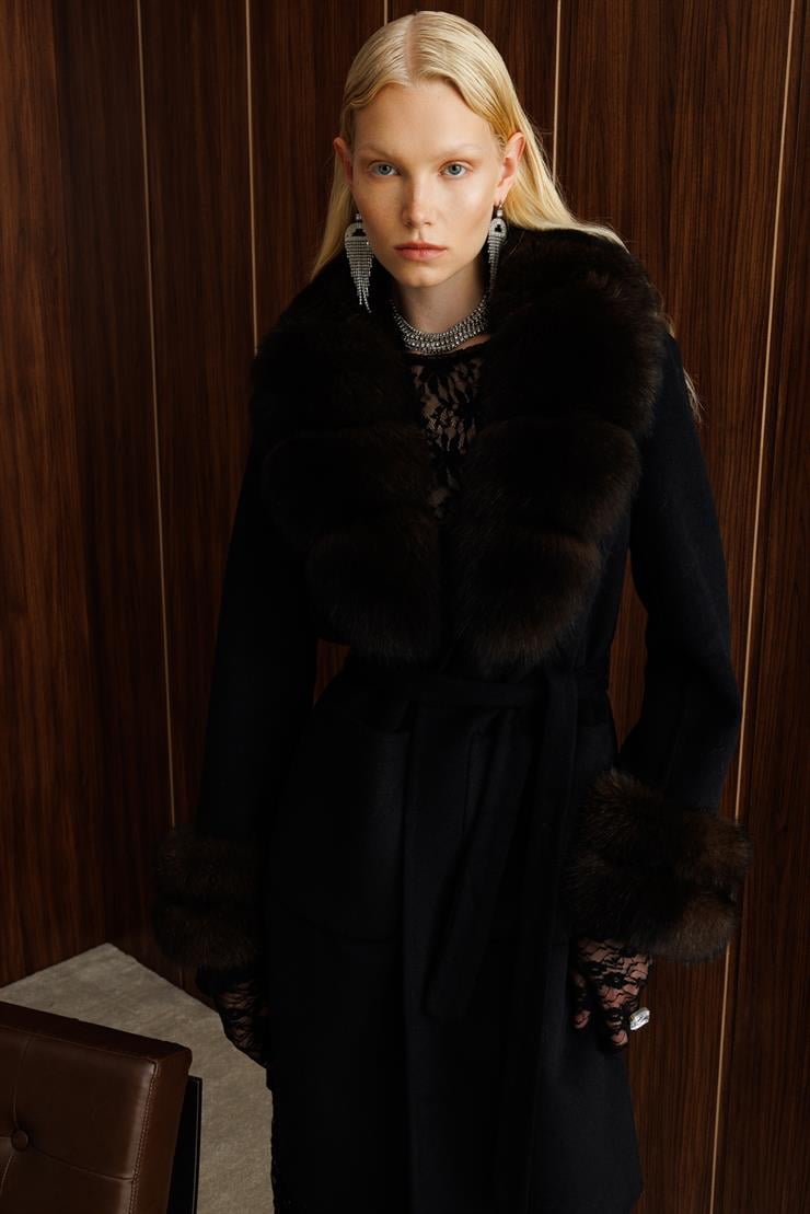 Modailgi  Yakası ve Kol Manşeti Kürklü Belden Kuşaklı Alpaca Kaban Siyah