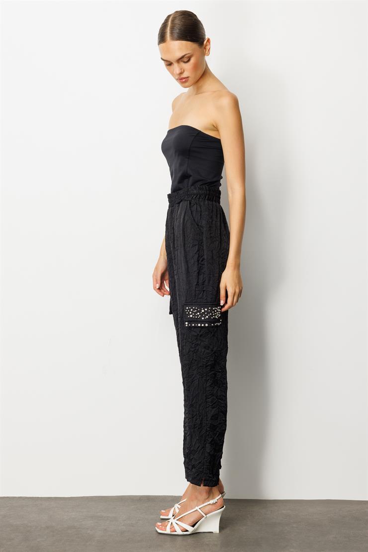 Modailgi  Yandan Cepli Cep Kapakları İnci Detaylı Beli Lastikli Pantolon - 10048 Siyah