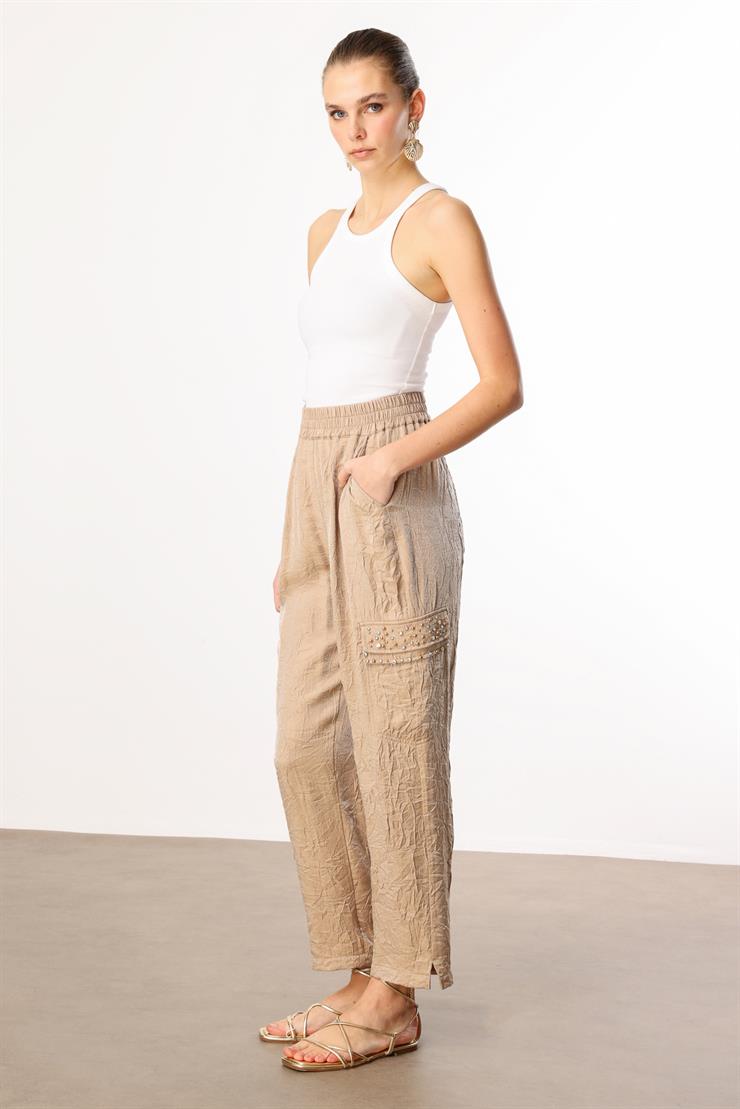 Modailgi  Yandan Cepli Cep Kapakları İnci Detaylı Beli Lastikli Pantolon - 10048 Camel