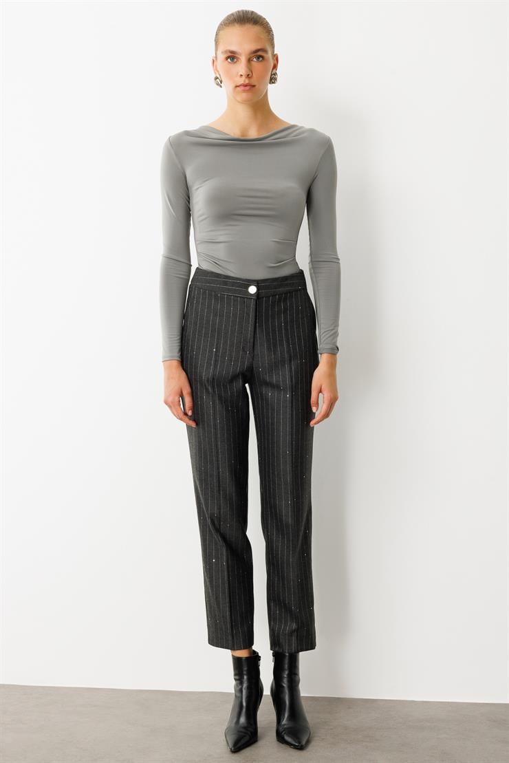 Modailgi  Yandan Cepli Paçası Yırtmaçlı Klasik Pantolon - 75003 Siyah