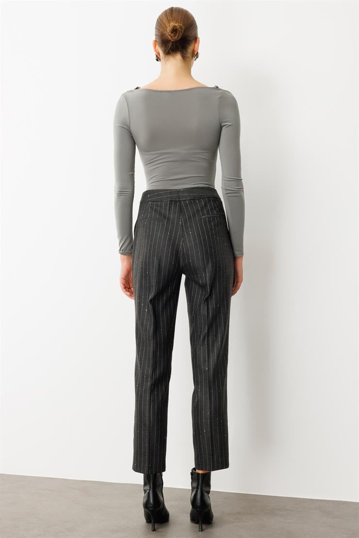 Modailgi  Yandan Cepli Paçası Yırtmaçlı Klasik Pantolon - 75003 Siyah