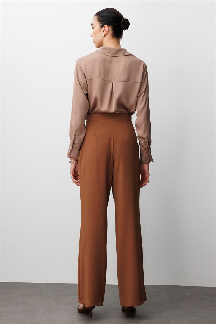 Modailgi  Yandan Cepli Pileli Kemeri Parçalamalı Ve Düğme Detaylı Plazzo Pantolon - 70030 Tarçın