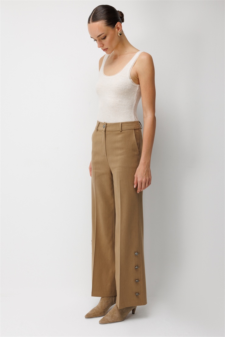 Modailgi  Yanlarda Düğme Detaylı Boru Paça Pantolon - 75071 Camel