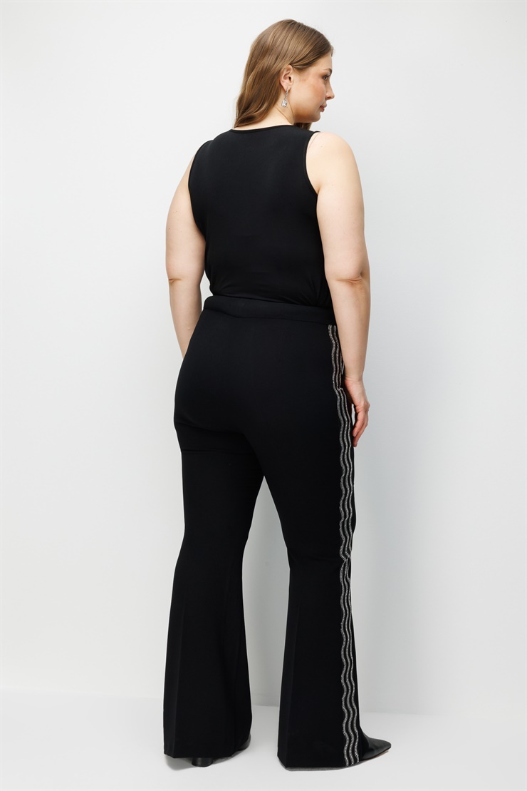 Modailgi  Yanları Şerit Taş Detaylı İspanyol Paça Pantolon - 50105 Siyah