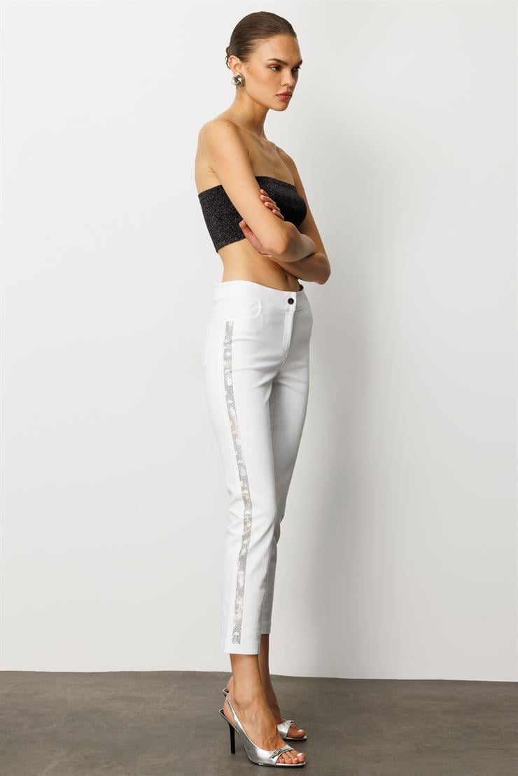 Modailgi  Yanları Taş İşleme Detaylı Bilek Boy Dar Kesim Pantolon Ekru