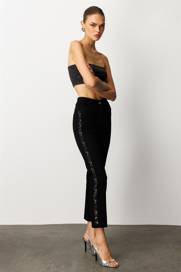 Modailgi  Yanları Taş İşleme Detaylı Bilek Boy Dar Kesim Pantolon Siyah