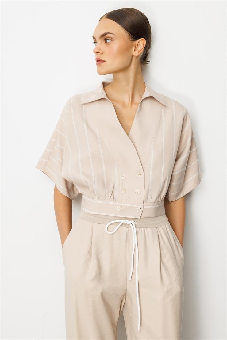 Modailgi  Yarasa Kol Önü Bantlı Bedeni Büzgülü Kısa Gömlek Bluz Taş