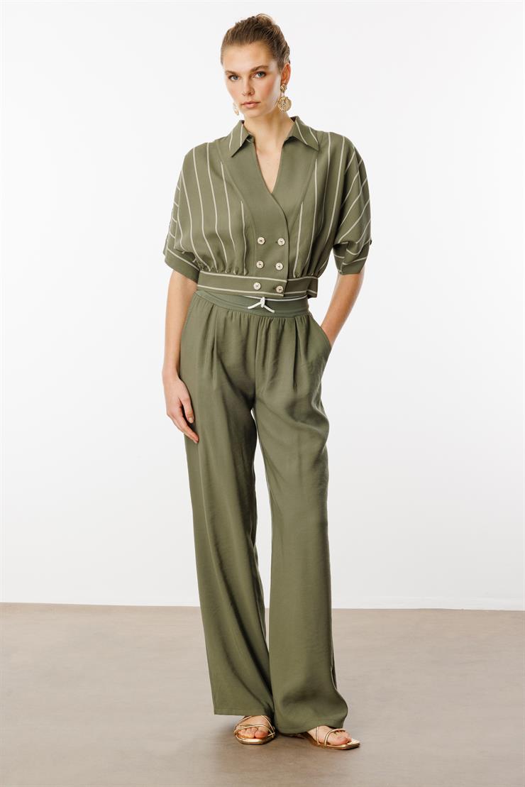 Modailgi  Yarasa Kol Önü Bantlı Bedeni Büzgülü Kısa Gömlek Bluz Haki