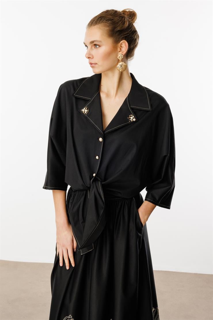 Modailgi  Yarasa Kollu Bağlama Detaylı Yakası İnci Detaylı Bluz Siyah