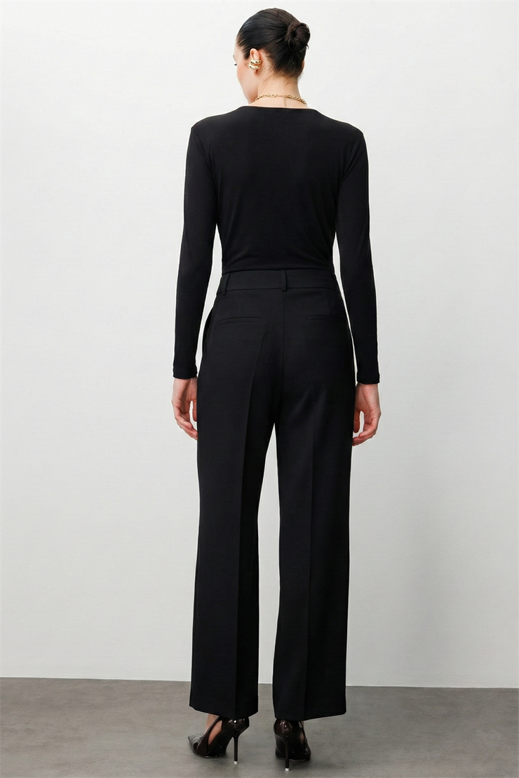 Modailgi  Yüksek Bel Yandan Cepli Paçası Ek Ve Dikiş Detaylı Plazzo Pantolon Siyah