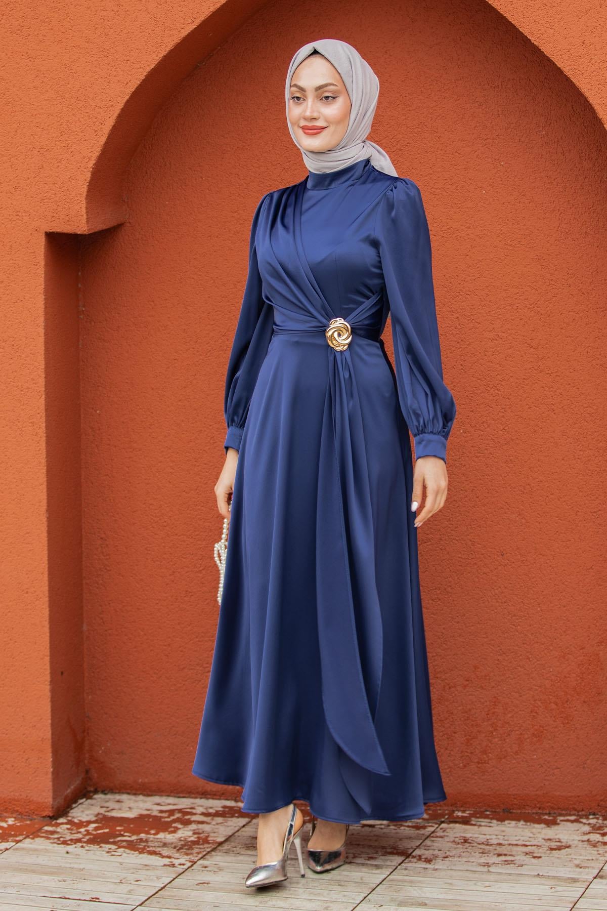 Nilda Gül Broş Detaylı Saten Abiye-Laci