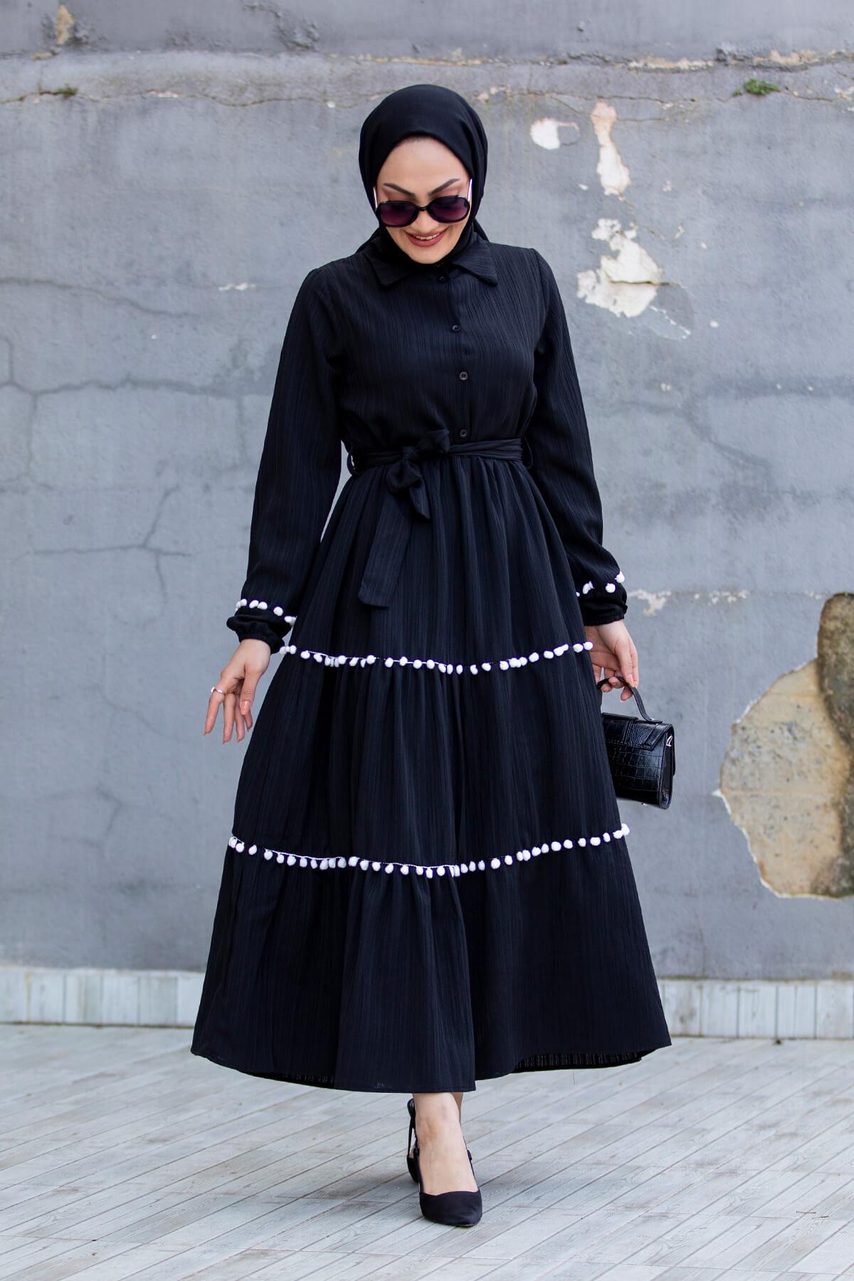 Müslim Kumaş Ponpon Detaylı Elbise-Siyah