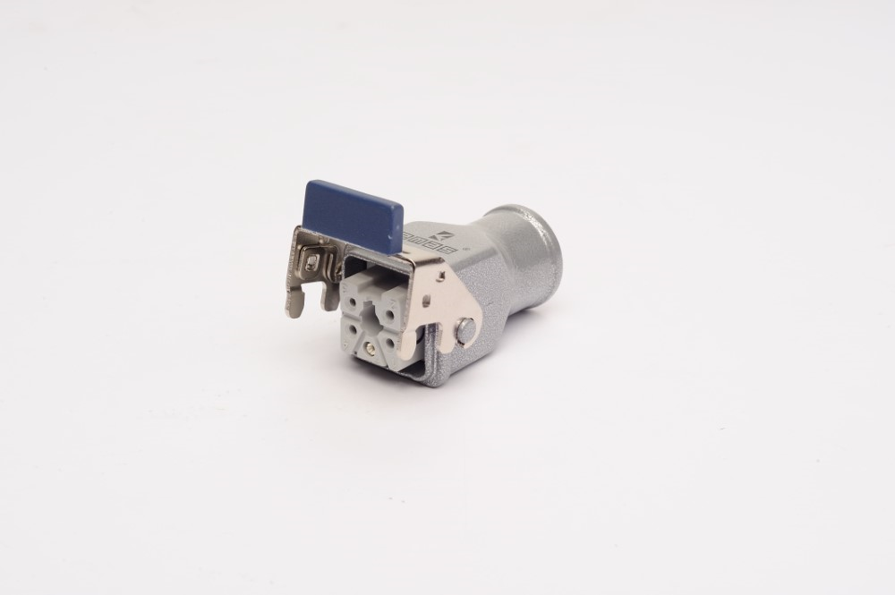 EmasEmas EBM05PU36 Metal 5 Kontak Uzatma Tipi Priz 10A Üstten Girişli 1 Metal Mandallı