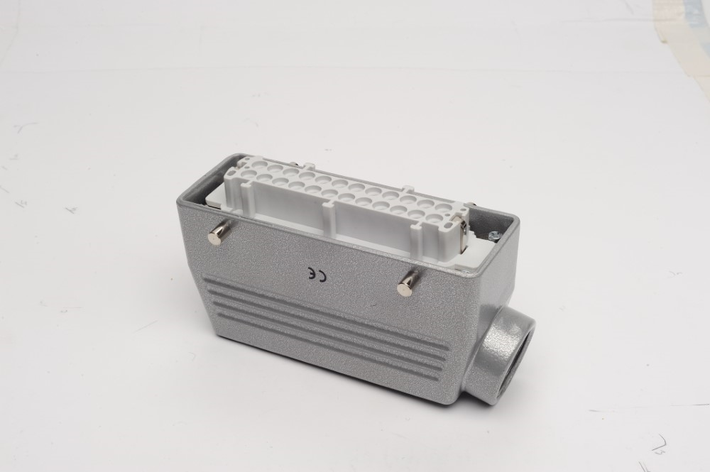 EmasEmas EBM24PU10 Metal 24 Kontak Uzatma Tipi Priz 16A Yandan Girişli
