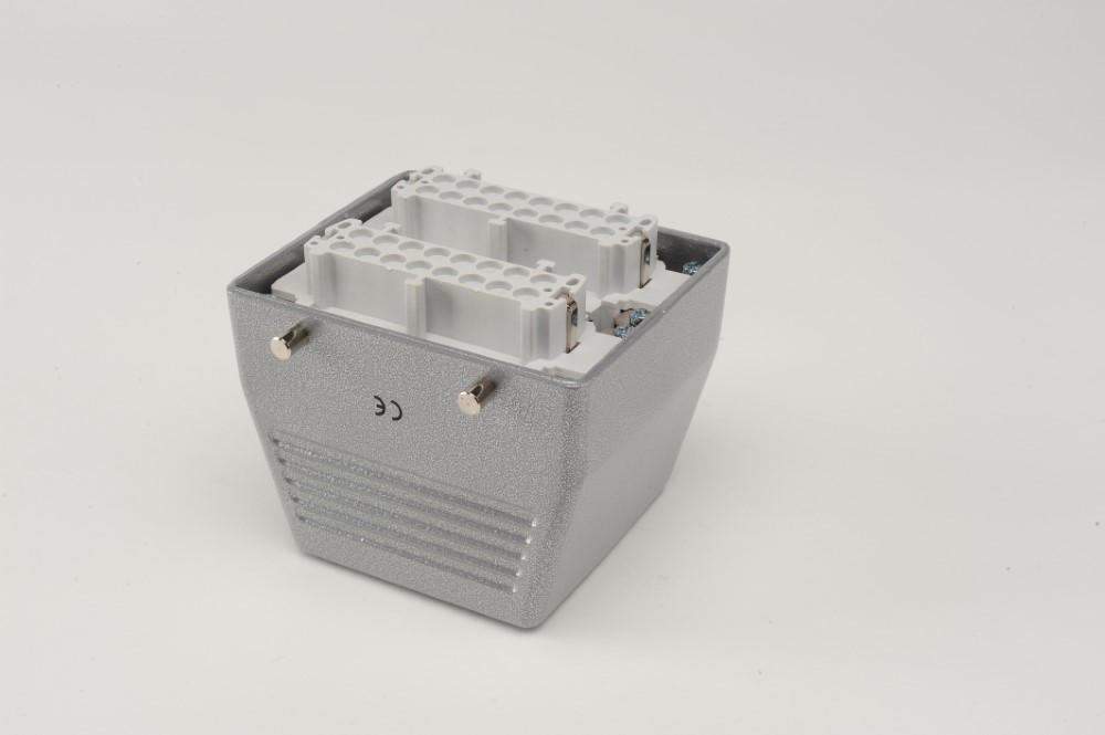 EmasEmas EBM32PU30 Metal 32 Kontak Uzatma Tipi Priz 16A Üstten Girişli
