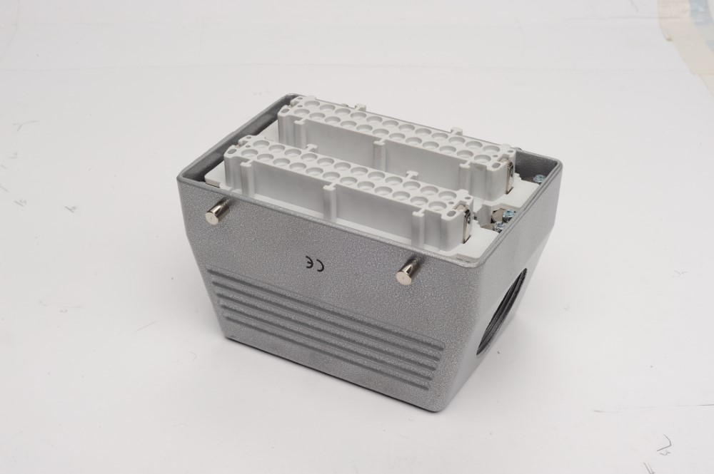 EmasEmas EBM48PU10 Metal 48 Kontak Uzatma Tipi Priz 16A Yandan Girişli