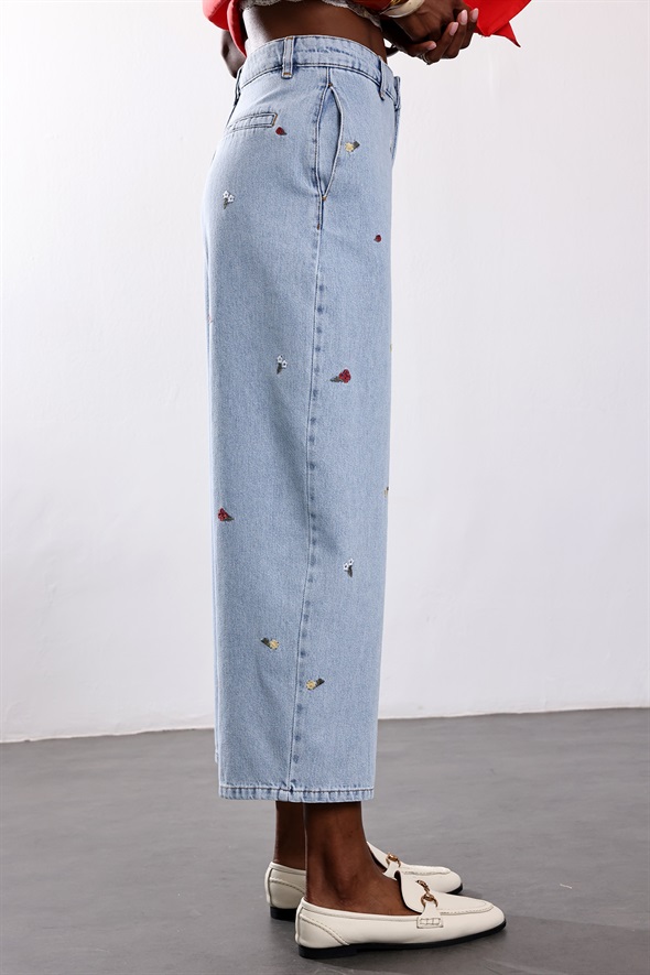 Açık Mavi Çiçek Nakış İşlemeli Baggy Jean 
