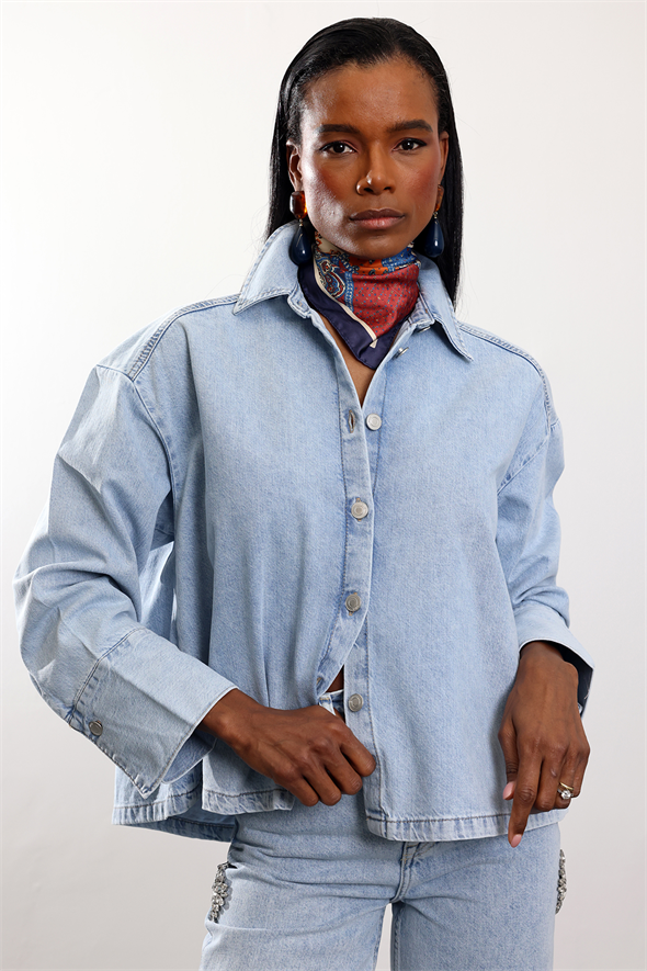 Açık Mavi Geniş Manşetli Denim Gömlek 