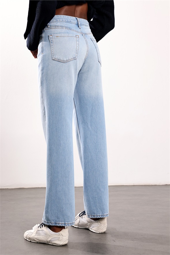Açık Mavi Longline Düz Kesim Jean 