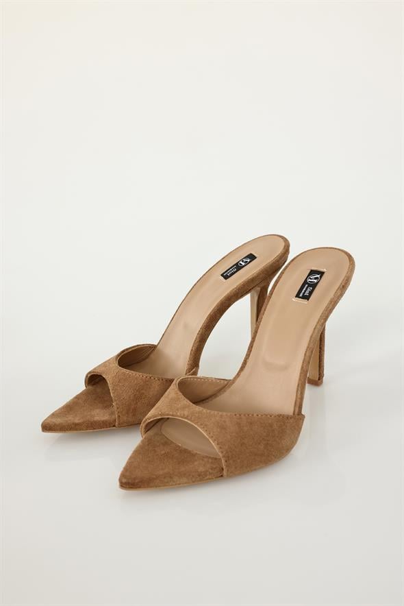 Bal Sivri Burun Topuklu Terlik 25157