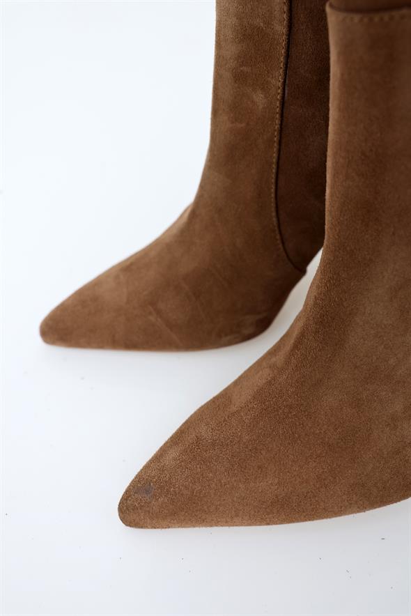 Bal Süet Sivri Burun Topuklu Bot 24332