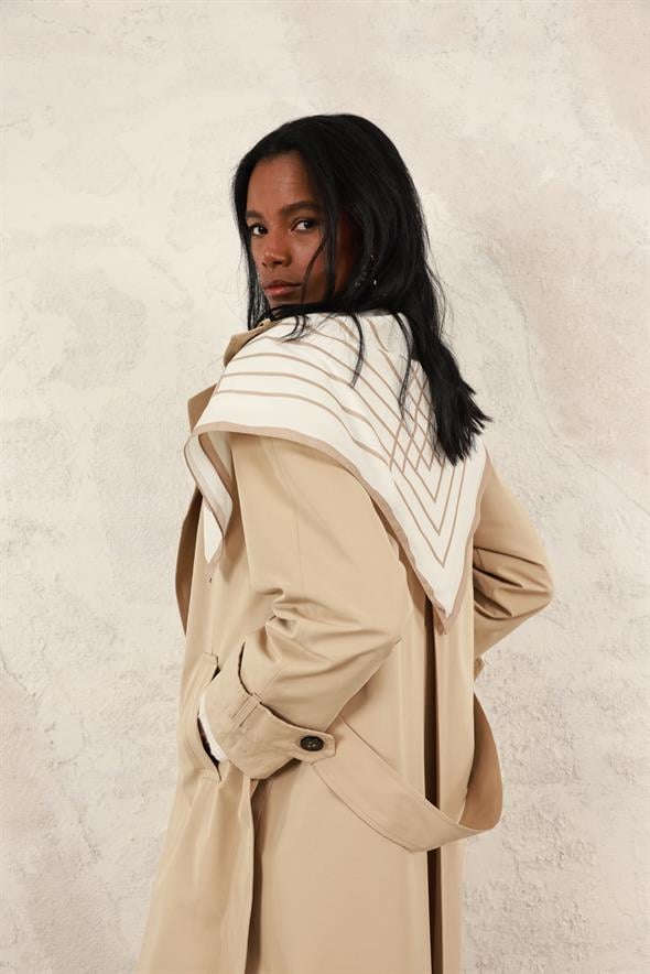 Bej Fularlı Trençkot 