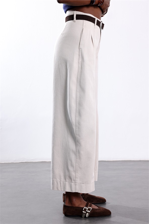 Bej Ön Dikiş Detaylı Geniş Paça Pantolon 031726