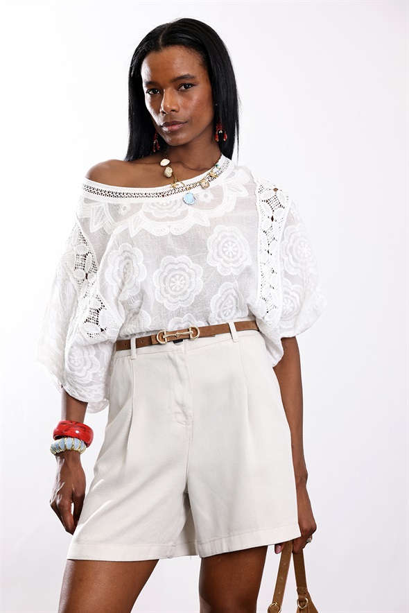 Beyaz Çiçek İşlemeli Dantelli Bluz 39740