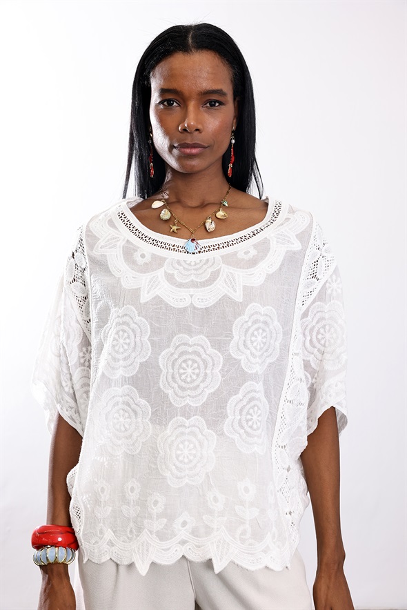 Beyaz Çiçek İşlemeli Dantelli Bluz 39740