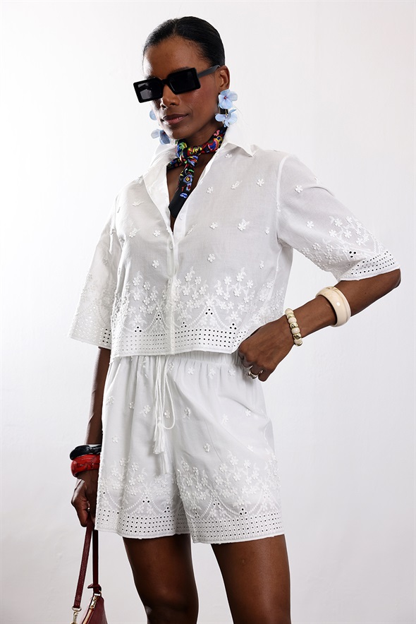 Beyaz Çiçek İşlemeli Gömlek Şort Takım 39429