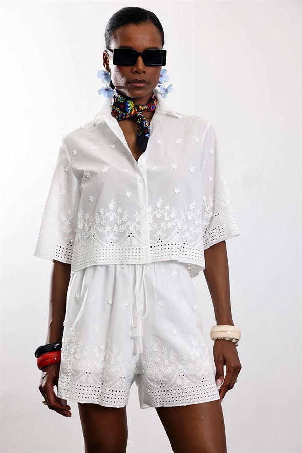 Beyaz Çiçek İşlemeli Gömlek Şort Takım 39429