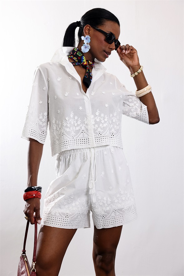 Beyaz Çiçek İşlemeli Gömlek Şort Takım 39429