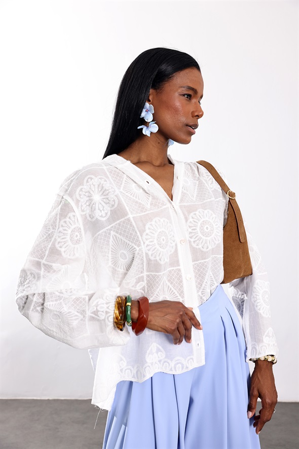 Beyaz Desenli Kapüşonlu Gömlek 38788