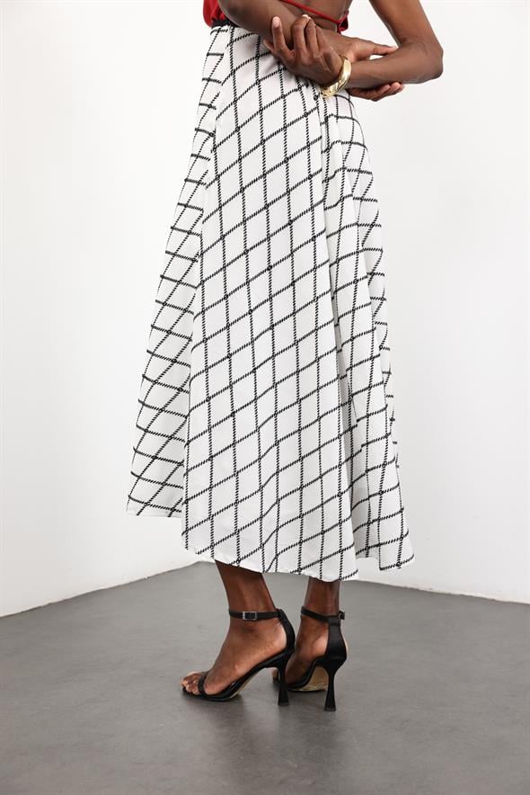 Beyaz Dikiş Detaylı Çan Etek 36606