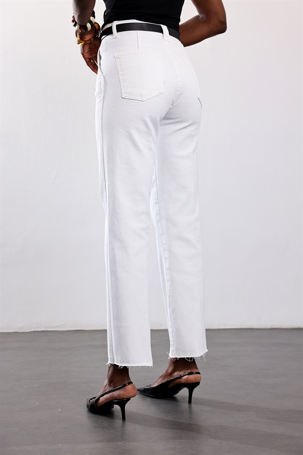 Beyaz Kemerli Straight Jean 120