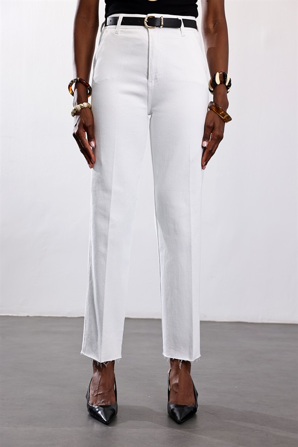 Beyaz Kemerli Straight Jean 120