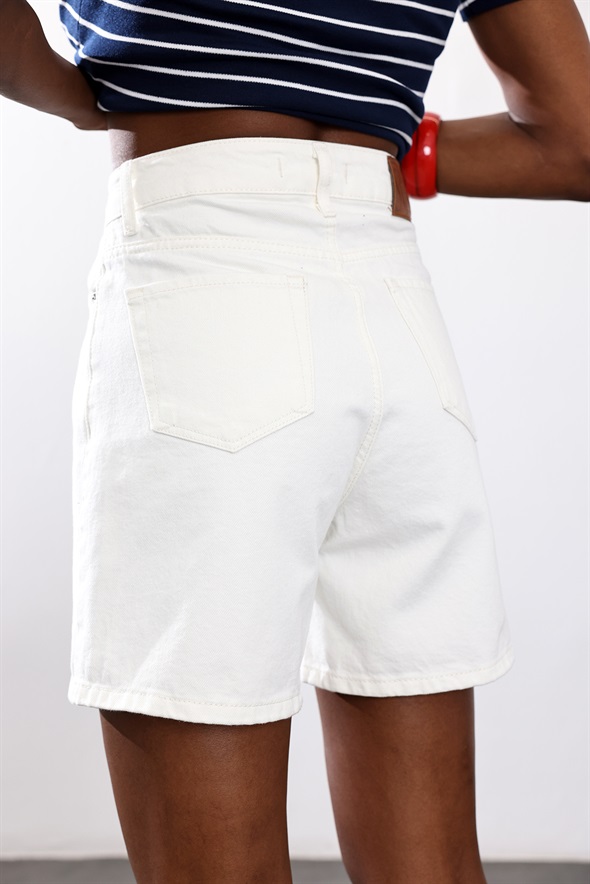 Beyaz Şehir Boy Denim Şort 1512