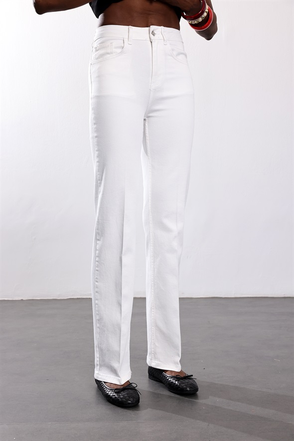Beyaz Straight Fit Jean 26597