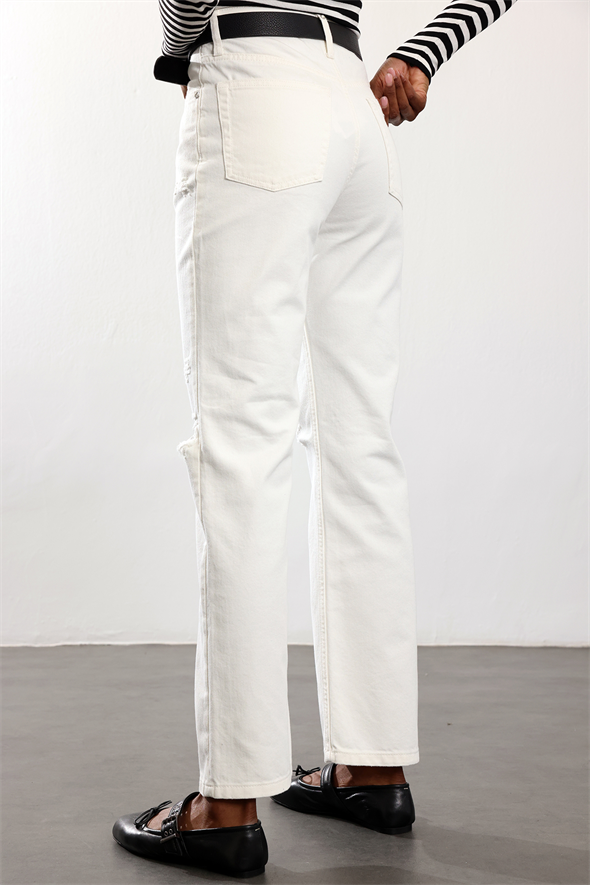 Beyaz Yırtık Detaylı Straight Jean 
