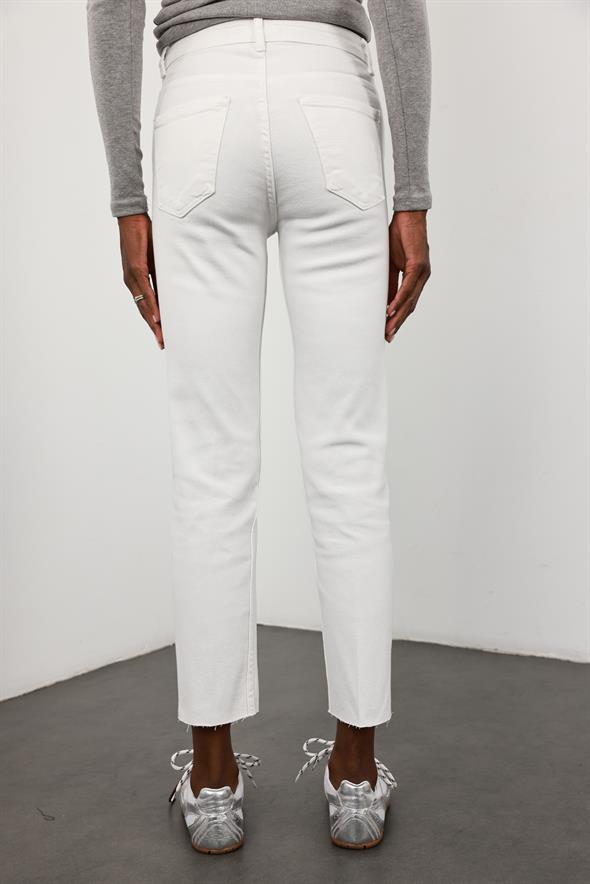 Beyaz Yüksek Bel Boyfit Jean 