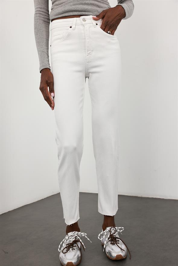 Beyaz Yüksek Bel Boyfit Jean 