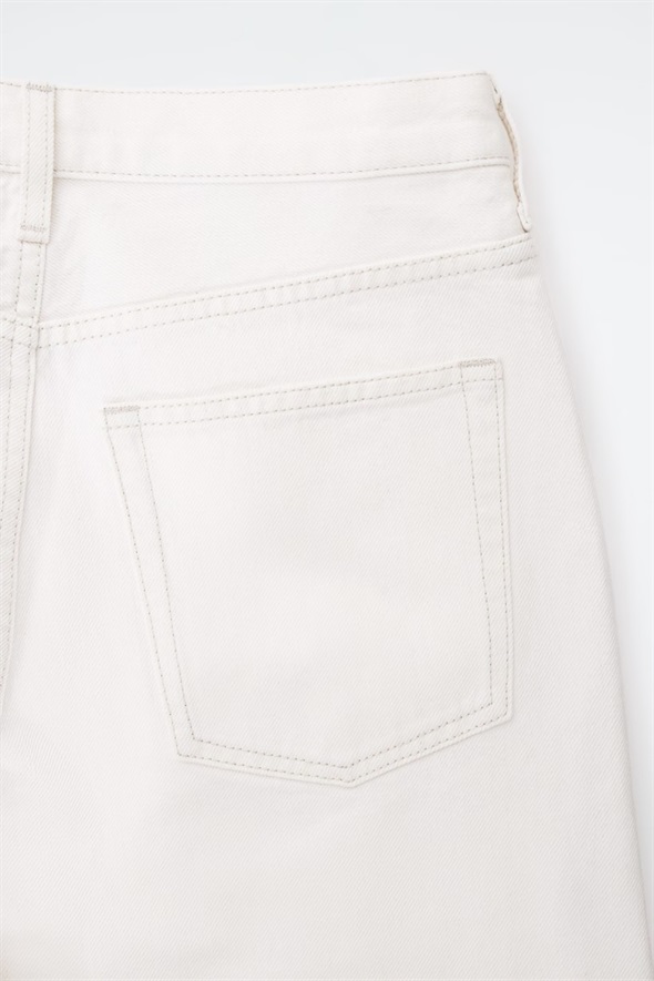 Beyaz Yüksek Bel Tapered Jean 