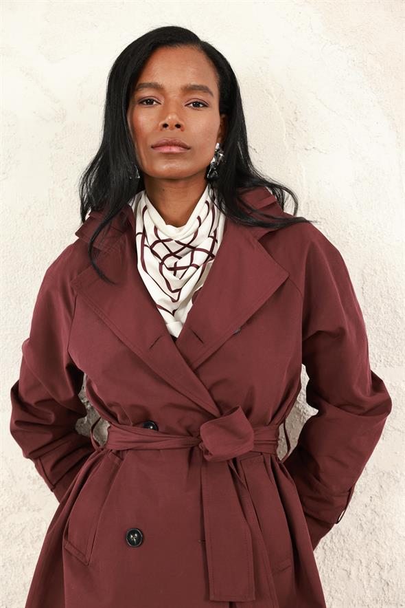 Bordo Fularlı Trençkot 