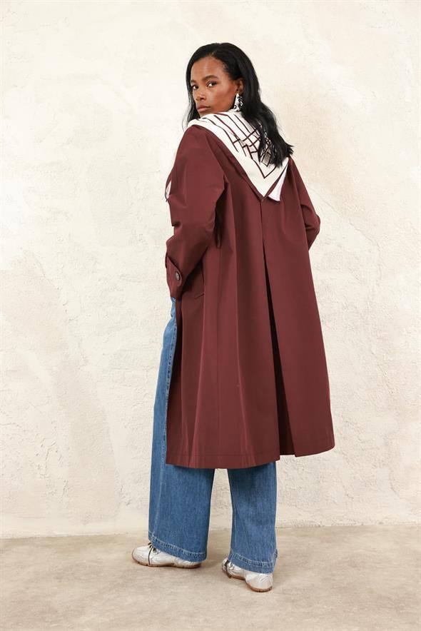 Bordo Fularlı Trençkot 