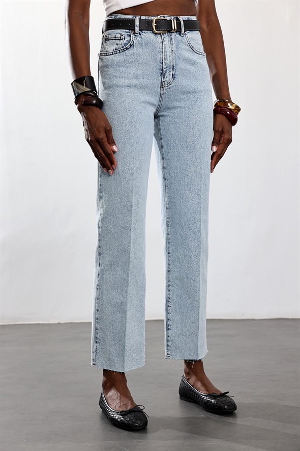 Buz Mavi Kemerli Boyfit Jean 102