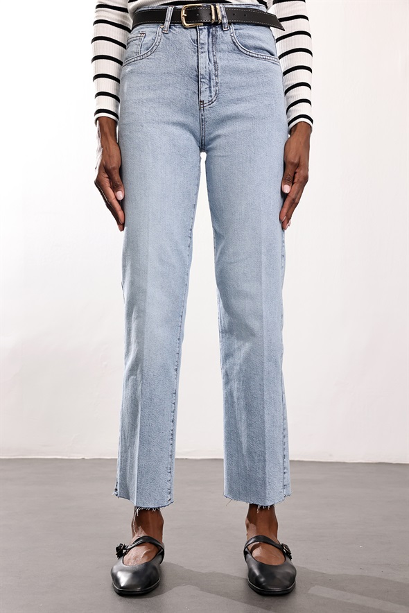 Buz Mavi Kemerli Boyfit Jean 102