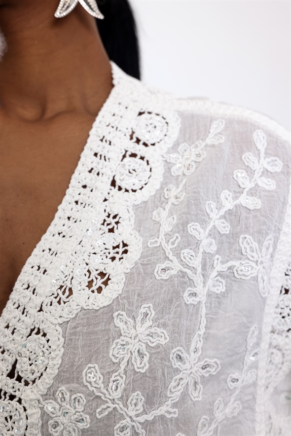 Ekru Dantel İşlemeli Bluz 39750