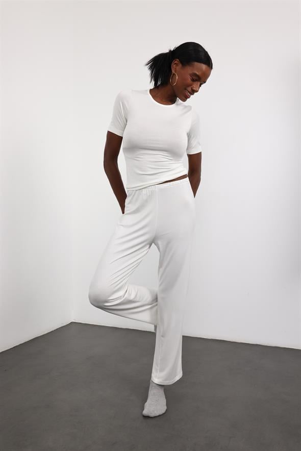 Ekru Dökümlü Yumuşak Pijama Takım 